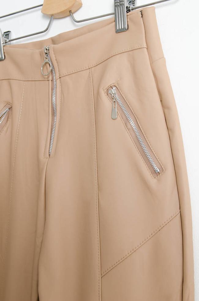 BEŻOWE WOSKOWANE LEGGINSY Z PRZESZYCIAMI- WYSOKI STAN