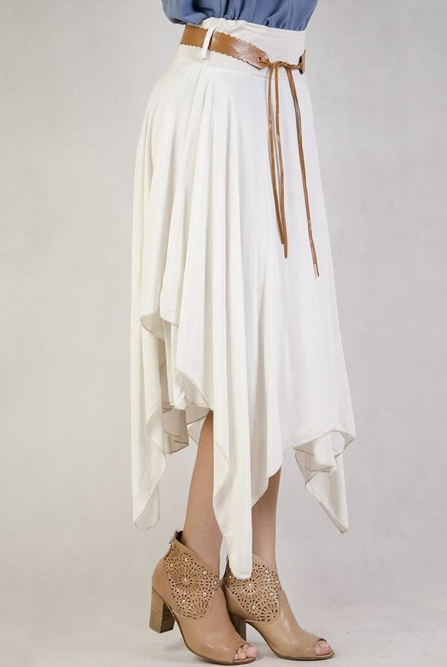 Asymetryczna spódnica z paskiem beżowa