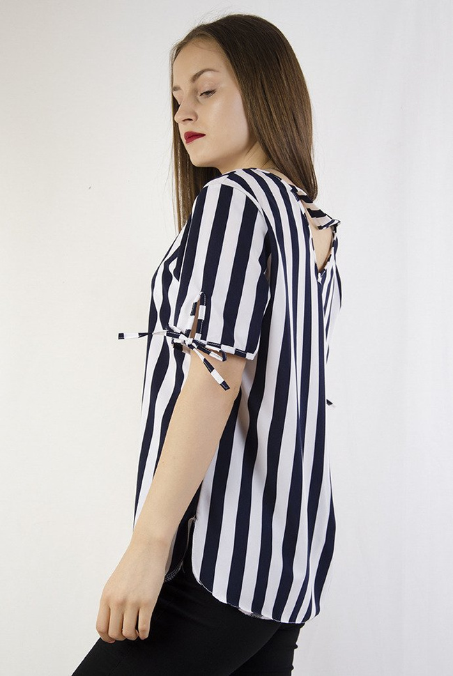 Bluzka w biało granatowe pasy z wycięciem na plecach