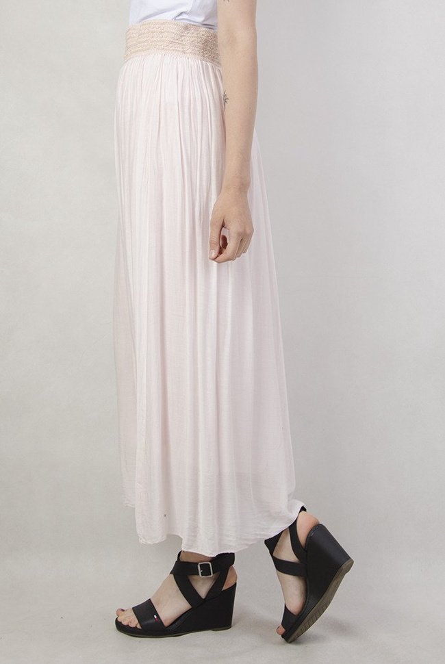 Różowa długa spódnica