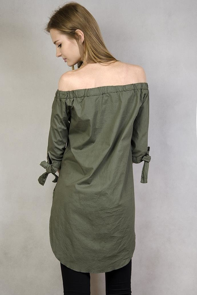 Zielona tunika z hiszpańskim dekoltem