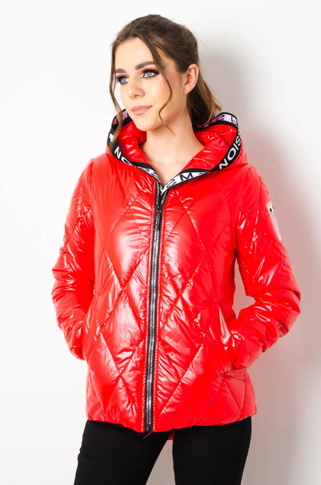 KURTKA PRZEJŚCIOWA PIKOWANA Z KAPTUREM - CZERWONA