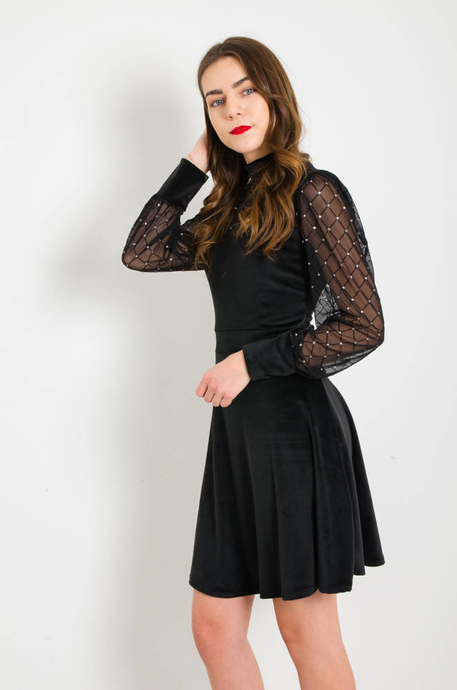 WERULOWA ROZKLOSZOWANA SUKIENKA Z SIATKĄ