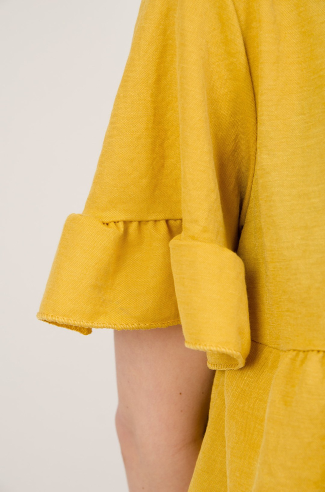 Żółta bluzka z rozkloszowanym dołem