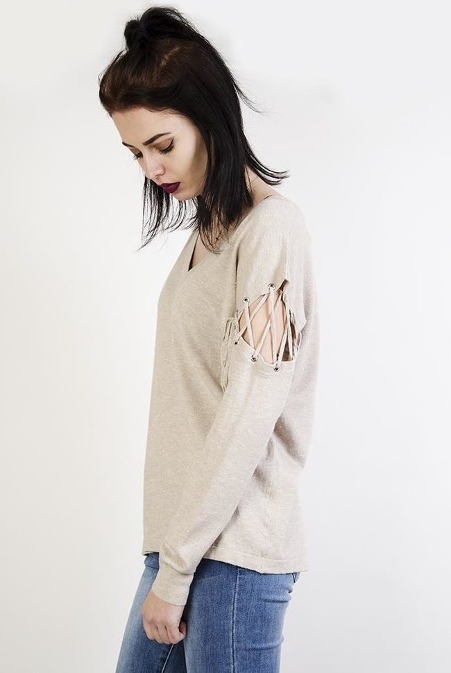 Beżowy sweterek z wiązaniami przy ramionach