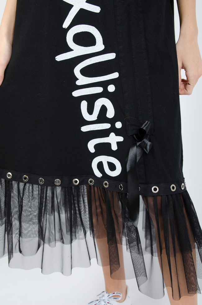 CZARNA SUKIENKA WYKOŃCZONA TIULEM  Z NAPISEM "THE EXQUISITE"