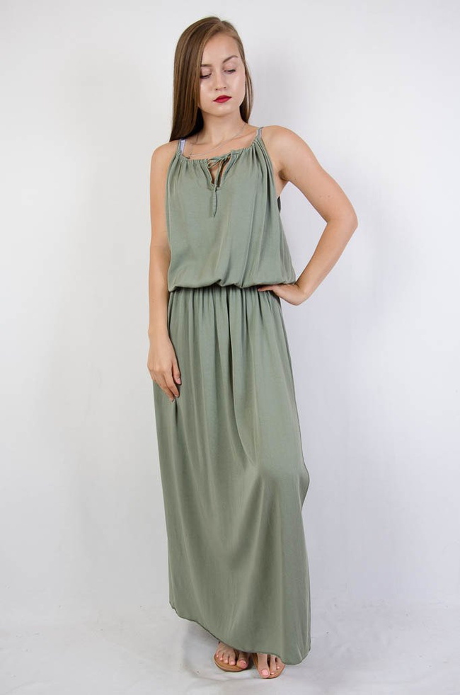 Długa zielona sukienka z rozporkiem na boku