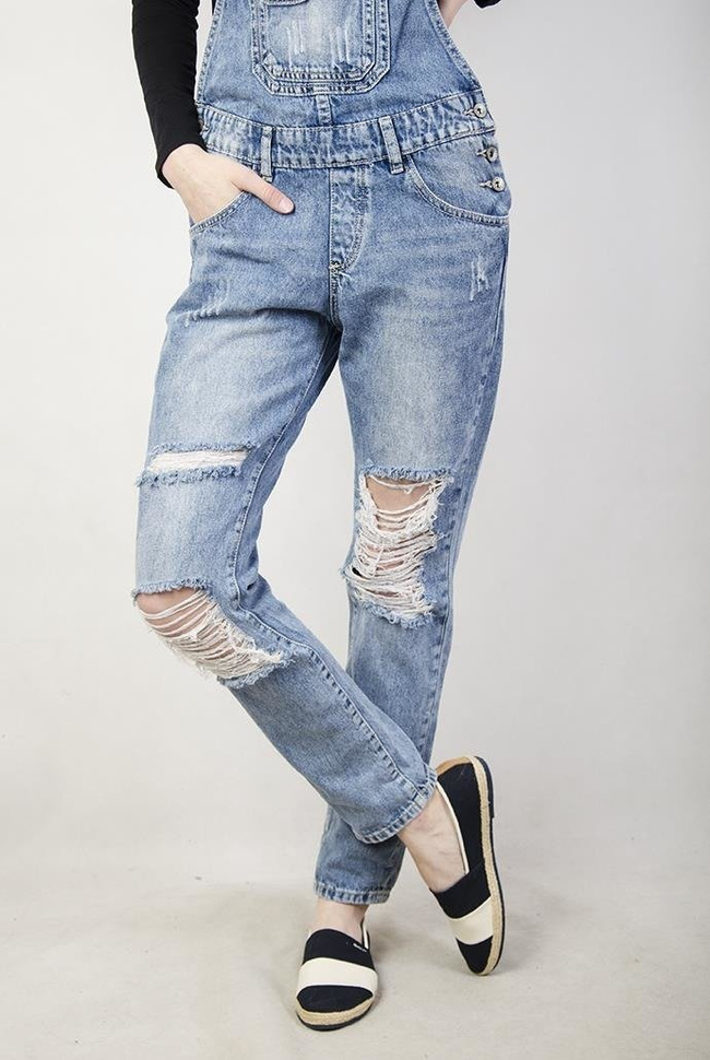 Ogrodniczki jeansowe z guzikami po bokach