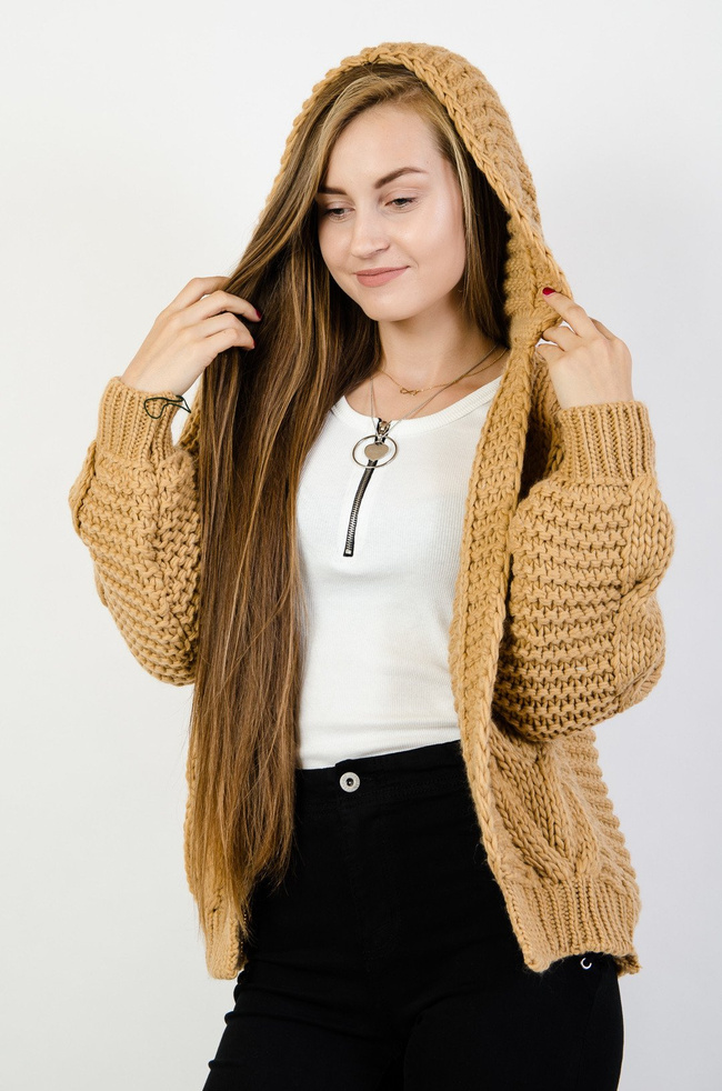 Brązowy pleciony sweter z kapturem