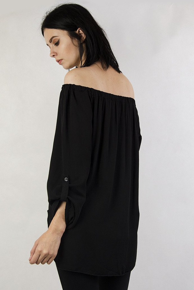 Czarna bluzka koszulowa z gumą w dekolcie