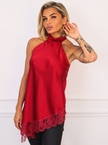 ASYMETRYCZNY TOP SATYNOWY Z WYSOKIM KOŁNIERZEM I KORONKOWĄ LAMÓWKĄ- BORDOWY