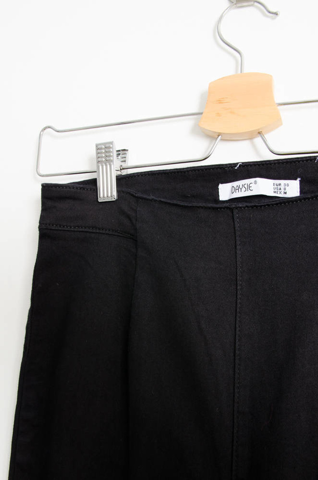 CZARNE SPODNIE Z ZAMKIEM Z BOKU- WYSOKI STAN