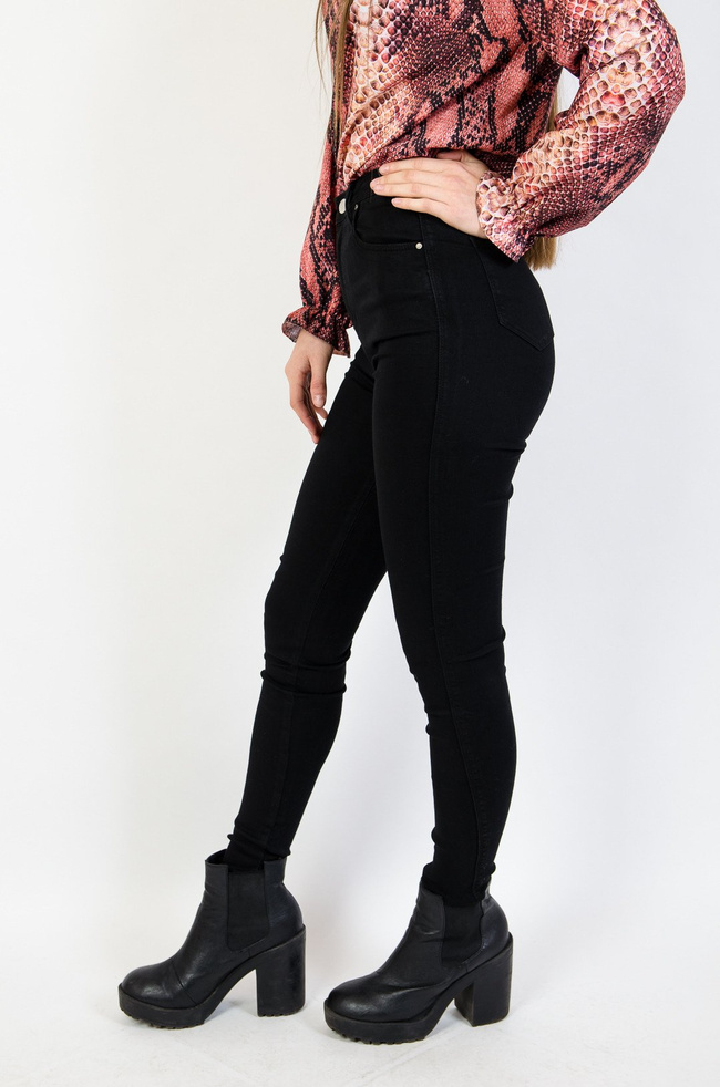 Czarne spodnie z wysokim stanem