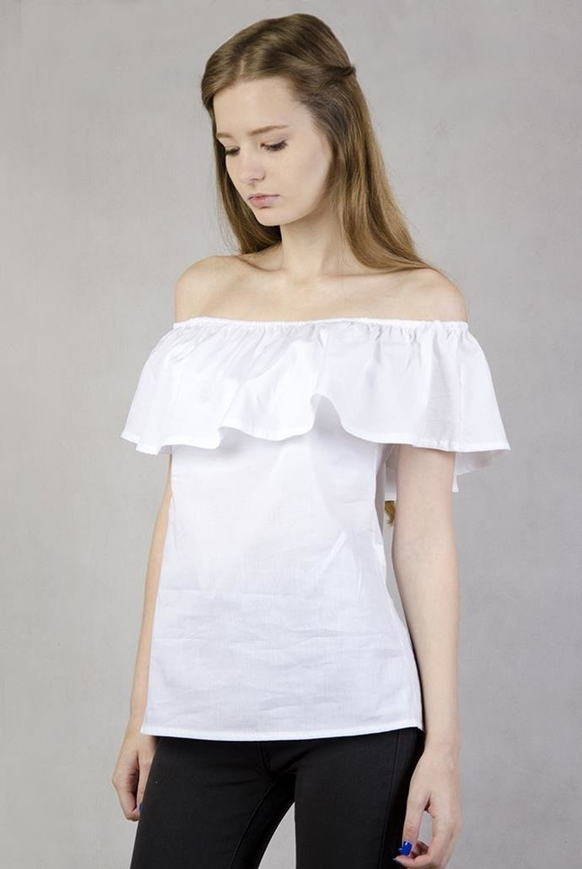 Biała bluzka z hiszpańskim dekoltem