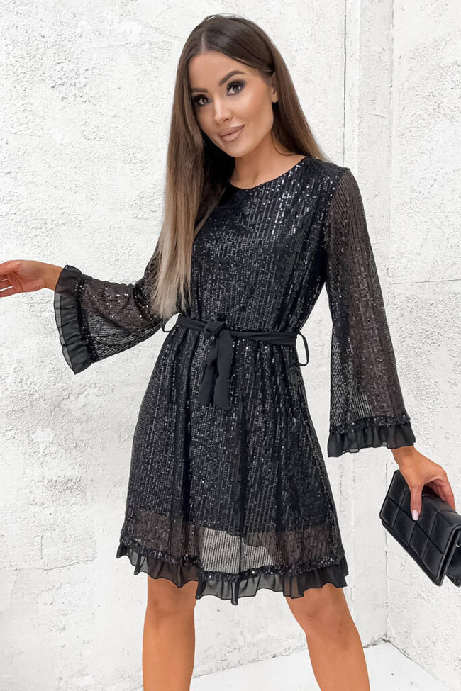 CZARNA SUKIENKA MINI W CEKINY Z FALBANKĄ I WIĄZANIEM W PASIE