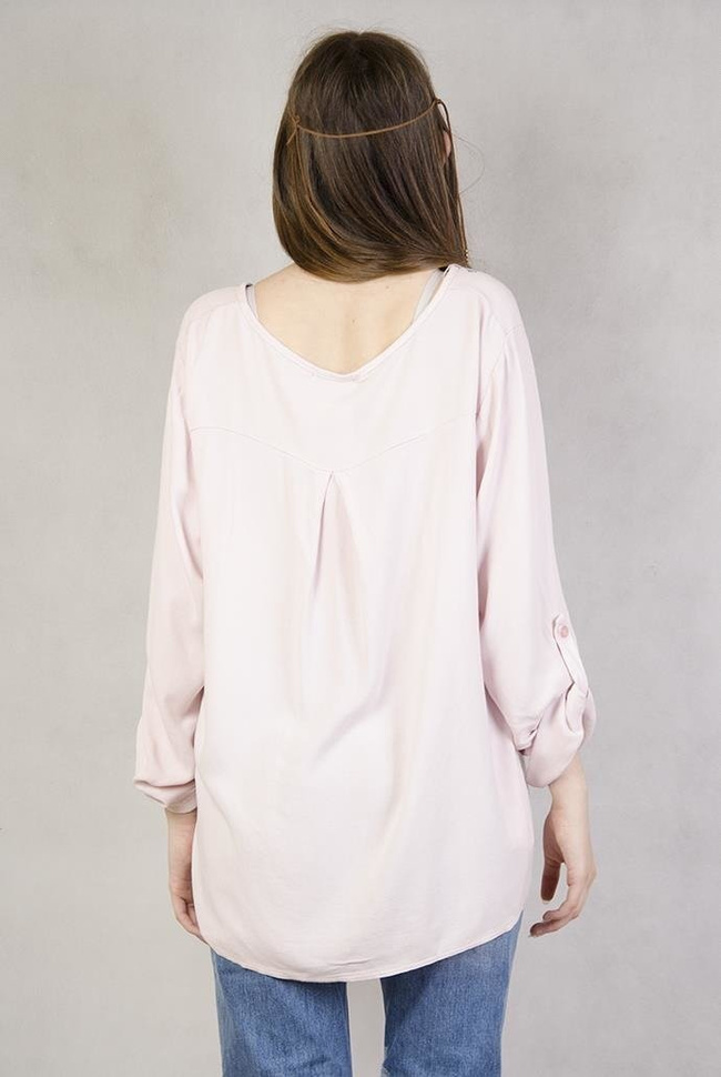 Różowa bluzka w indiańskim sylu