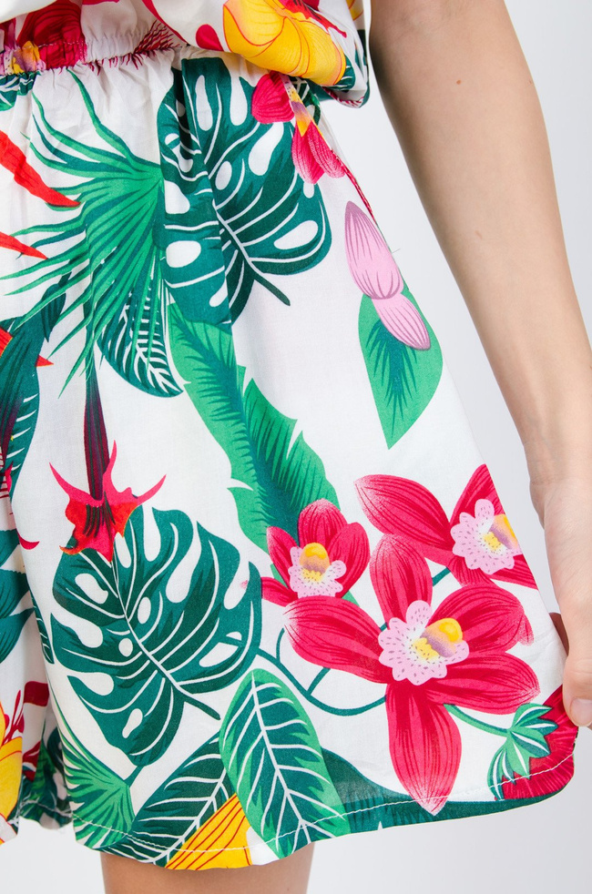 Kombinezon z koronką w dekolcie w kolorze białym