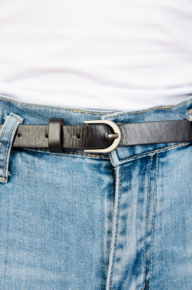 JASNE SPODNIE JEANSOWE TYPU BOYFRIEND Z GUMĄ W PASIE + PASEK