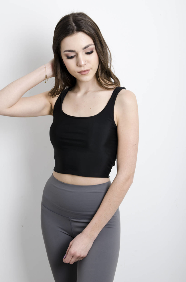 TOP CZARNY NA RAMIĄCZKACH