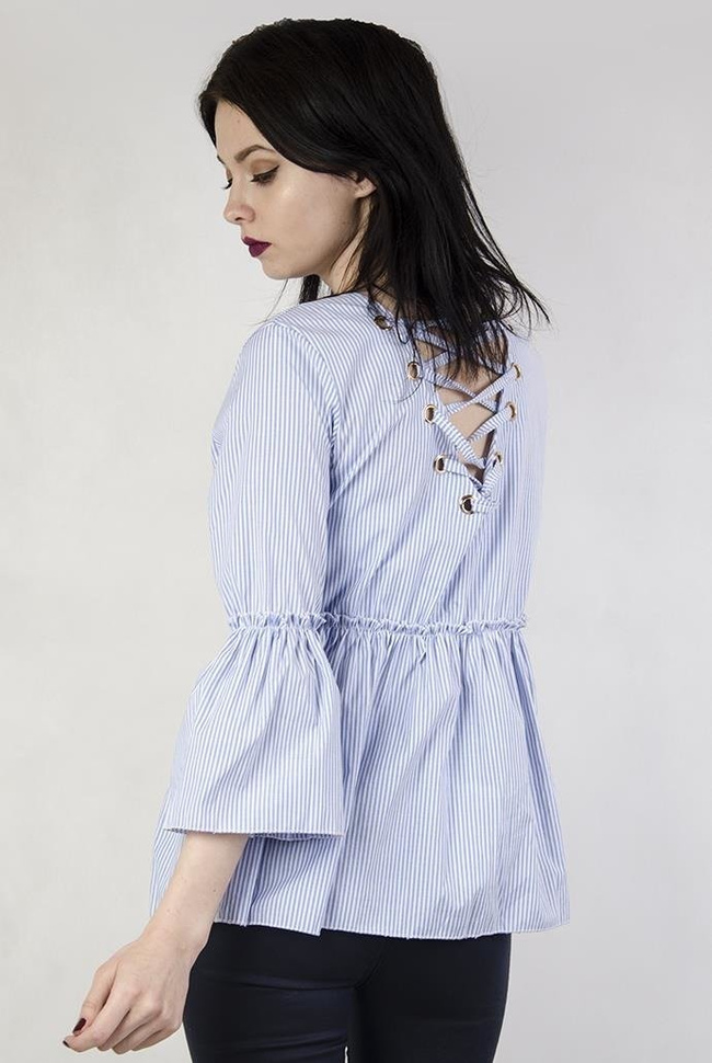 Koszula w paski z szerokim rękawem oraz wiązaniem