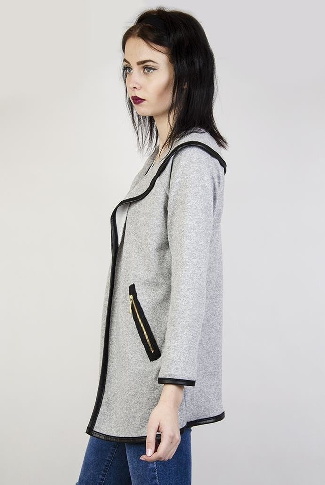 Jasnoszara narzuta ze złotymi zamkami