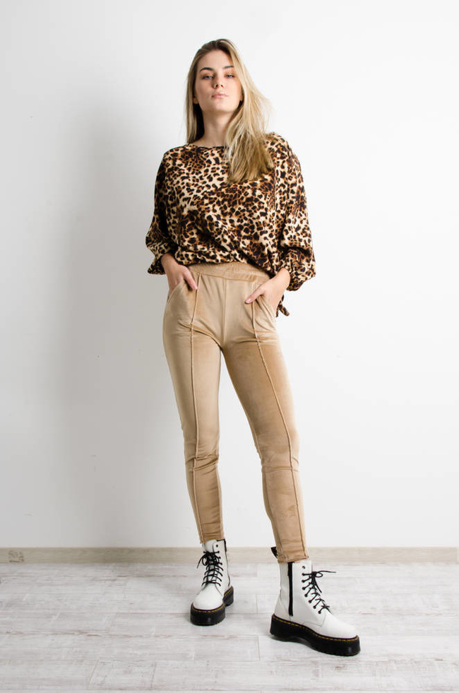 BEŻOWE WELUROWE SPODNIE Z PRZESZYCIEM WZDŁUŻ NOGAWKI