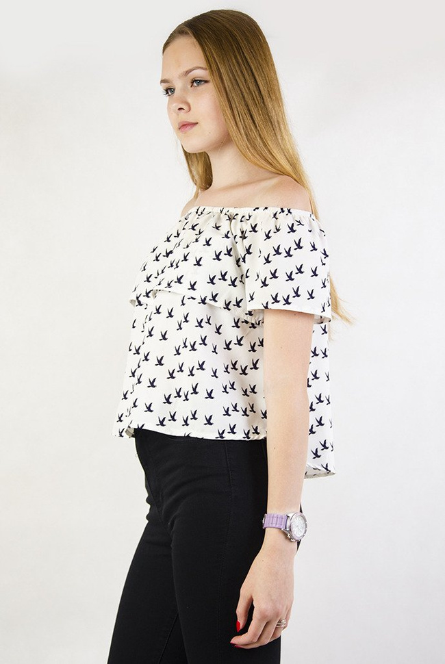 Biała bluzka hiszpanka w jaskółki