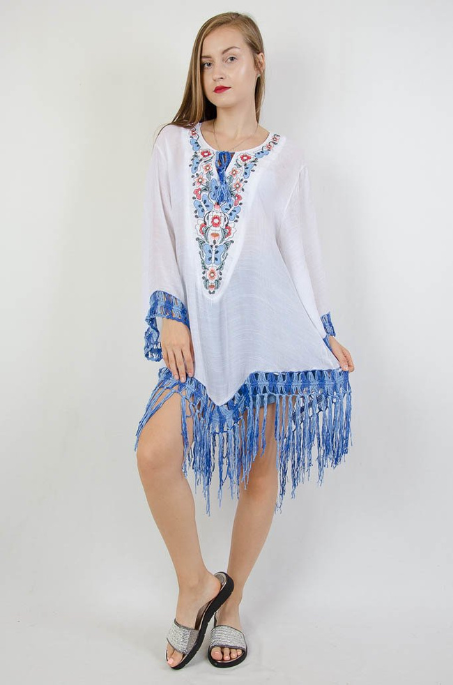 BIAŁA TUNIKA W STYLU BOHO Z NIEBIESKIMI ELEMENTAMI