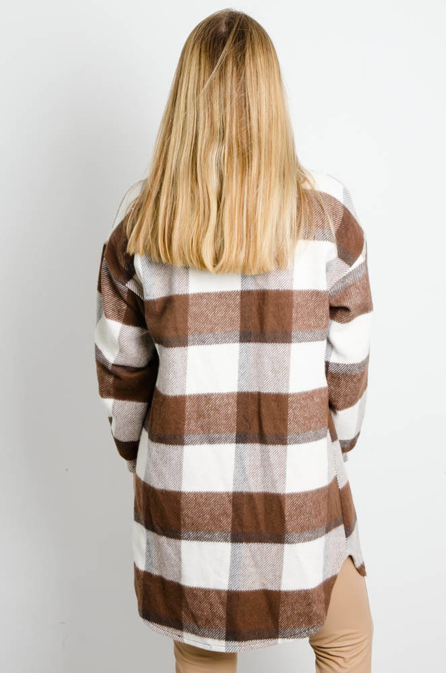 BRĄZOWY PŁASZCZ KOSZULOWY W KRATĘ