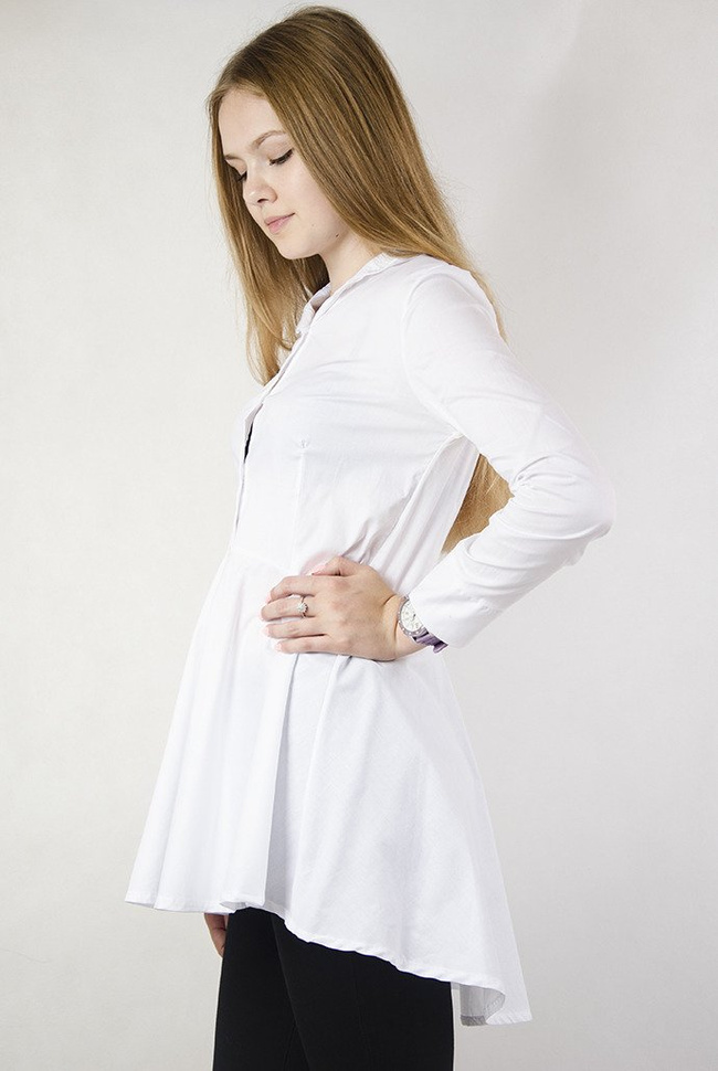 Biała koszula rozkloszowana od połowy