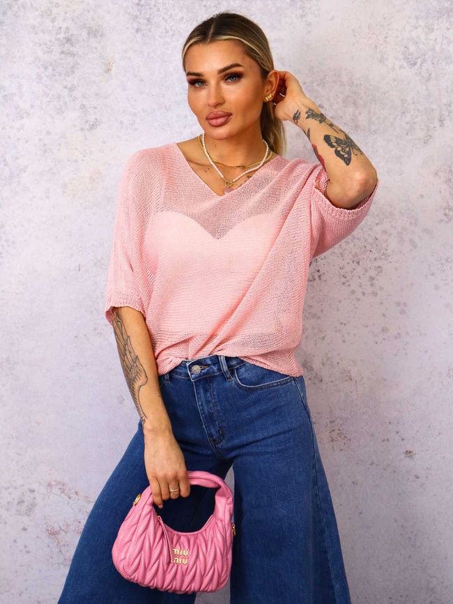 SWETER O KROJU NIETOPERZA Z OZDOBNYMI GUZIKAMI- RÓŻOWY