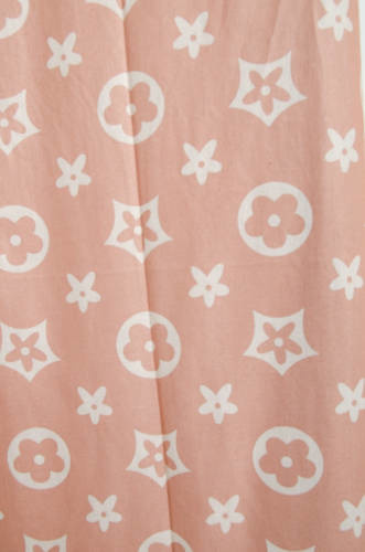 WZORZYSTY SZAL Z FRĘDZLAMI- BRĄZOWY