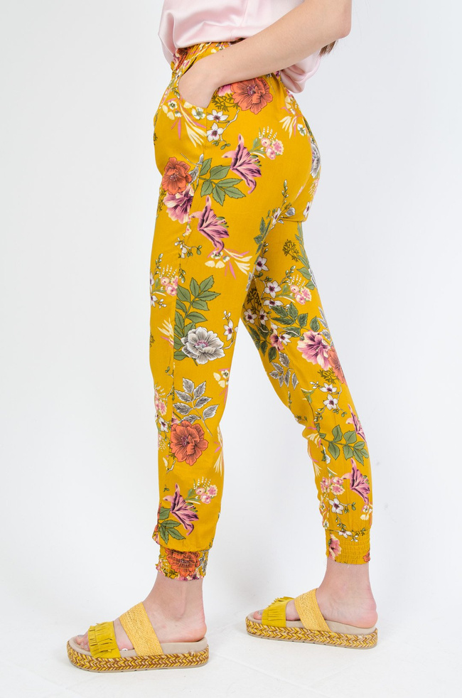 Żółte alladynki w kwiaty