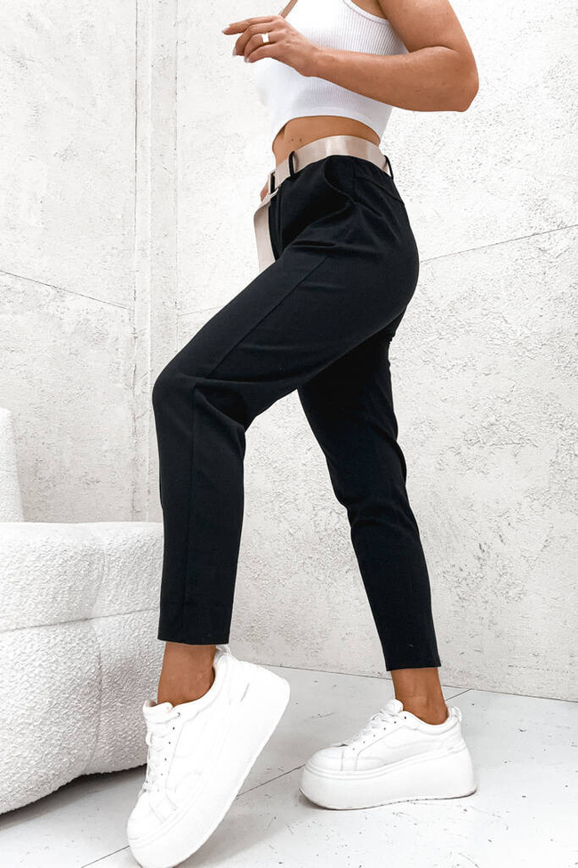 CZARNE SPODNIE Z KIESZENIAMI I ZŁOTYM PASKIEM