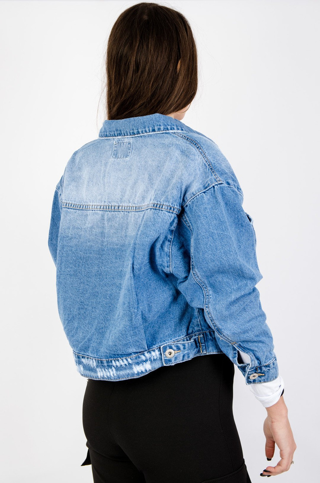 Krótka kurtka jeansowa z dużymi kieszeniami