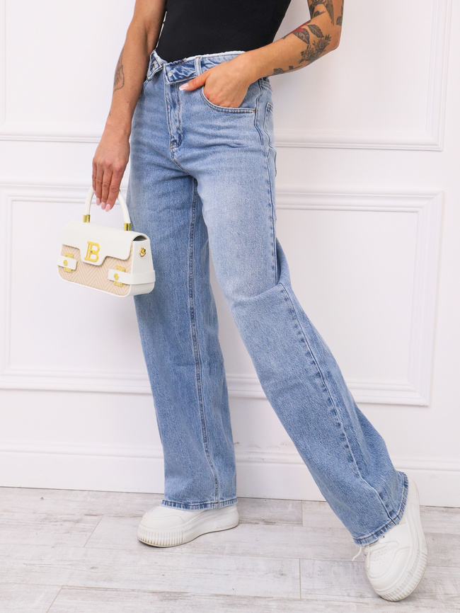 SPODNIE MOM JEANS Z WYWIJANYM PASEM I WYSOKIM STANEM- NIEBIESKIE