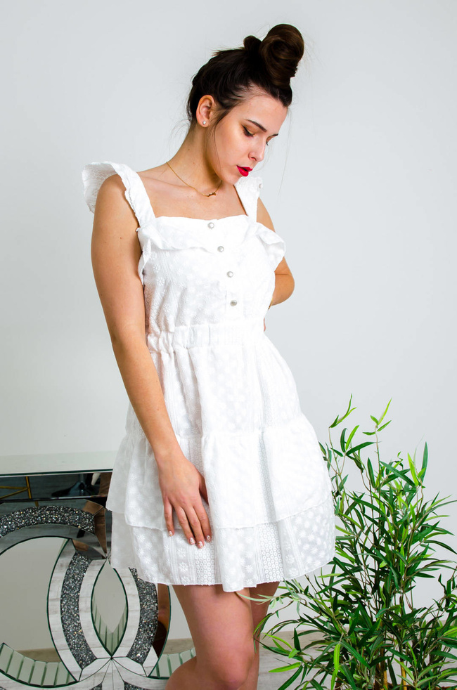 BIAŁA AŻUROWA ROZKLOSZOWANA SUKIENKA MINI