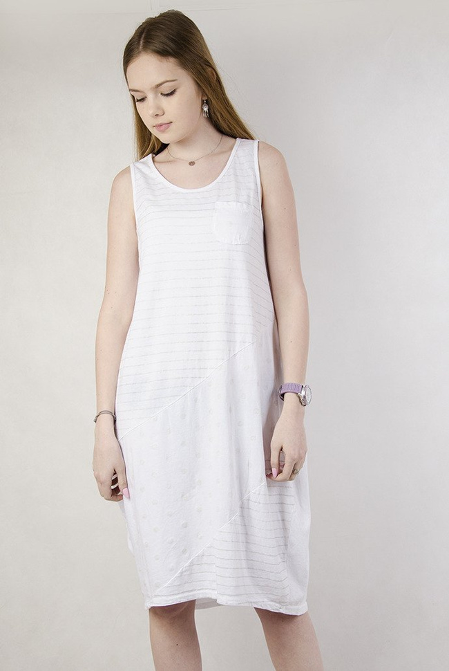 Biała sukienka oversize w paski i kropki