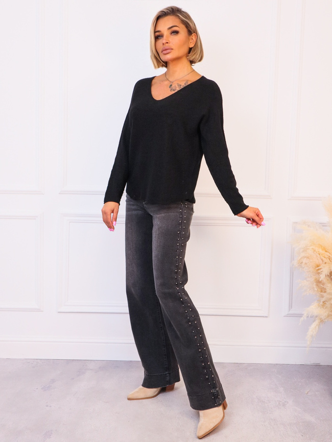 SWETER DZIANINOWY OVERSIZE Z DEKOLTEM W SEREK- CZARNY