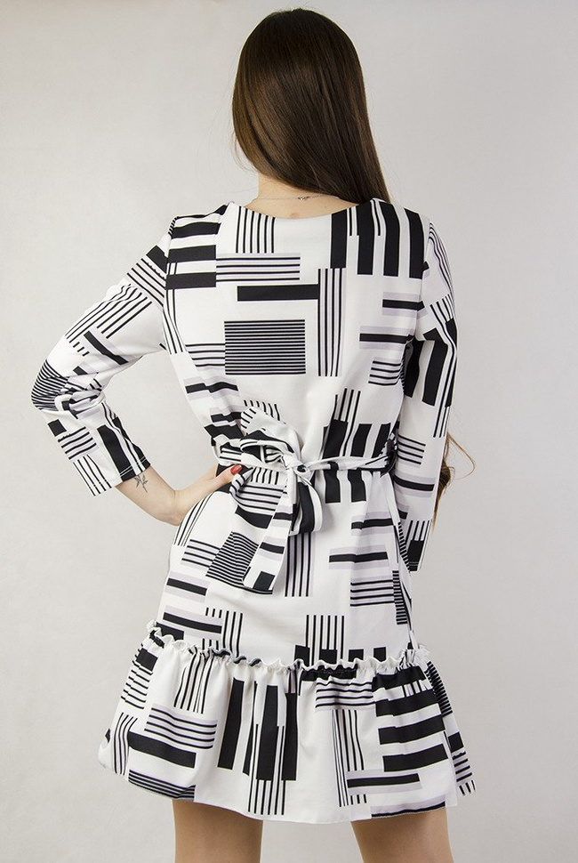 Biała sukienka w paski