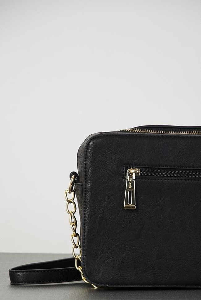 Duża czarna torebka na złotym łańcuszku