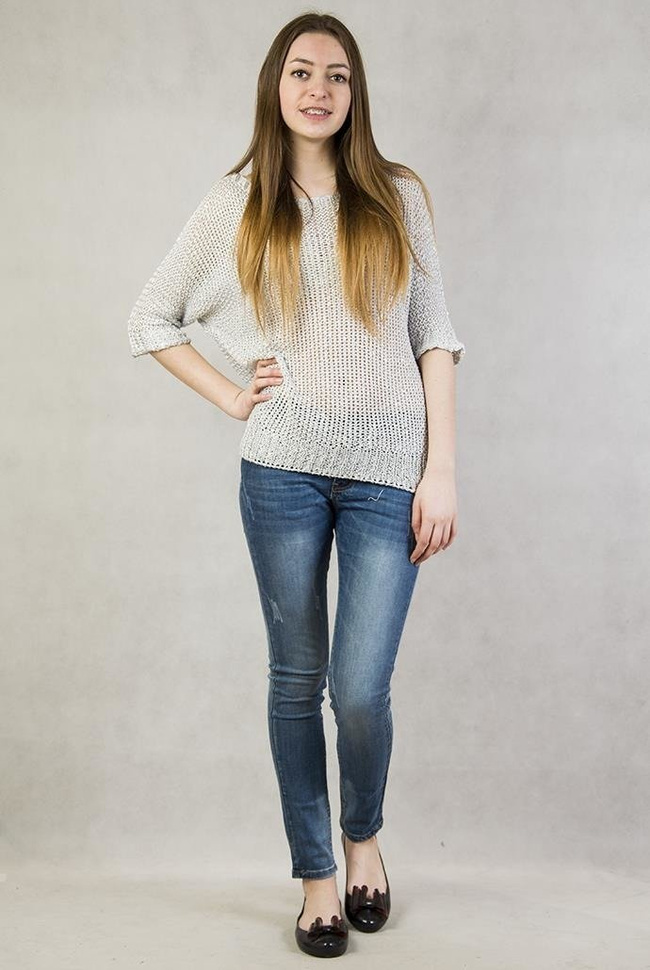 Szary sweterek na krótki rękaw z cekinami