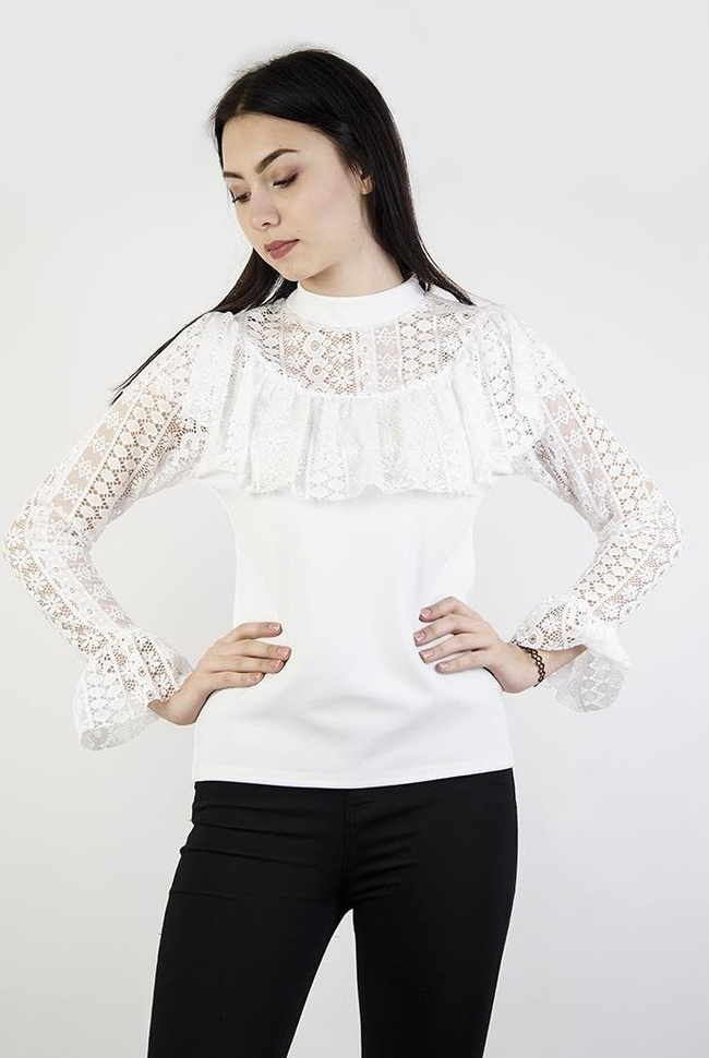 Biała bluzka z ażurowymi wstawkami i falbanką przy dekolcie