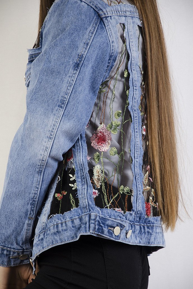 Kurtka jeansowa z haftami i elementami prześwitującymi