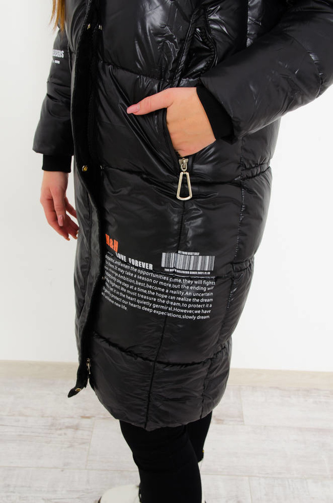 CZARNA DŁUGA KURTKA ZIMOWA Z NAPISAMI