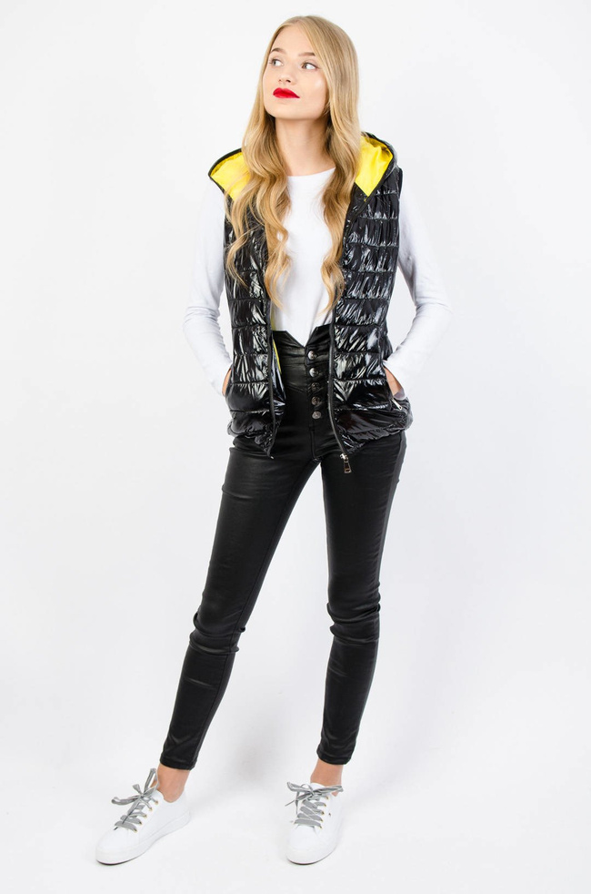 CZARNA BŁYSZCZĄCA KAMIZELKA Z KAPTUREM