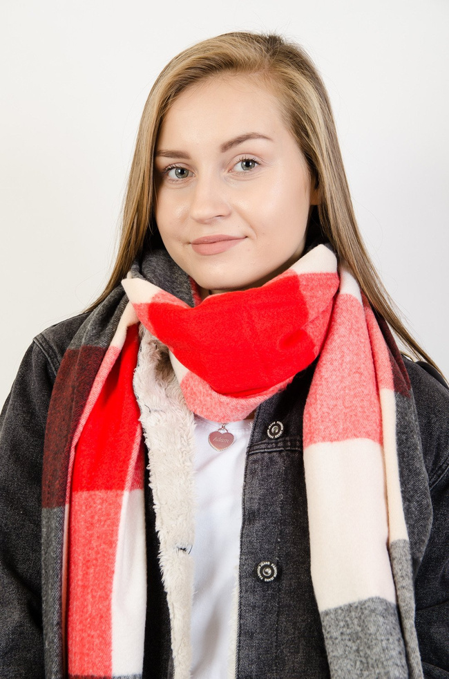 Czerwono-szaro-bezowy szal w kratę 