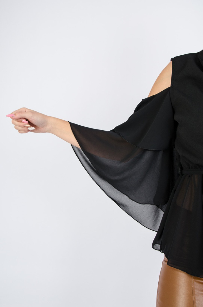 Czarna bluzka hiszpanka z odkrytymi ramionami