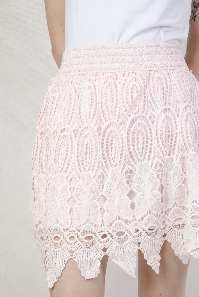 Jasnoróżowa koronkowa spódnica