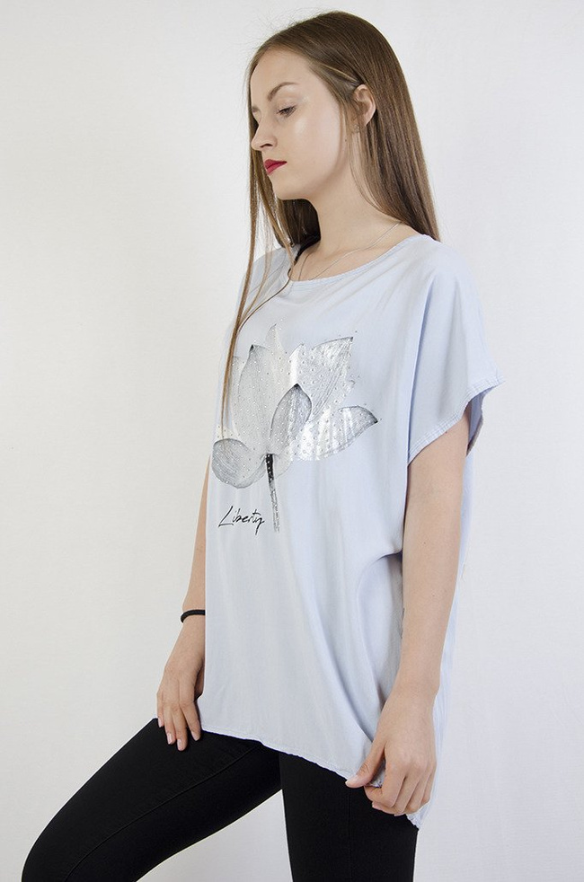 Niebieska bluzka ze srebrnym kwiatem